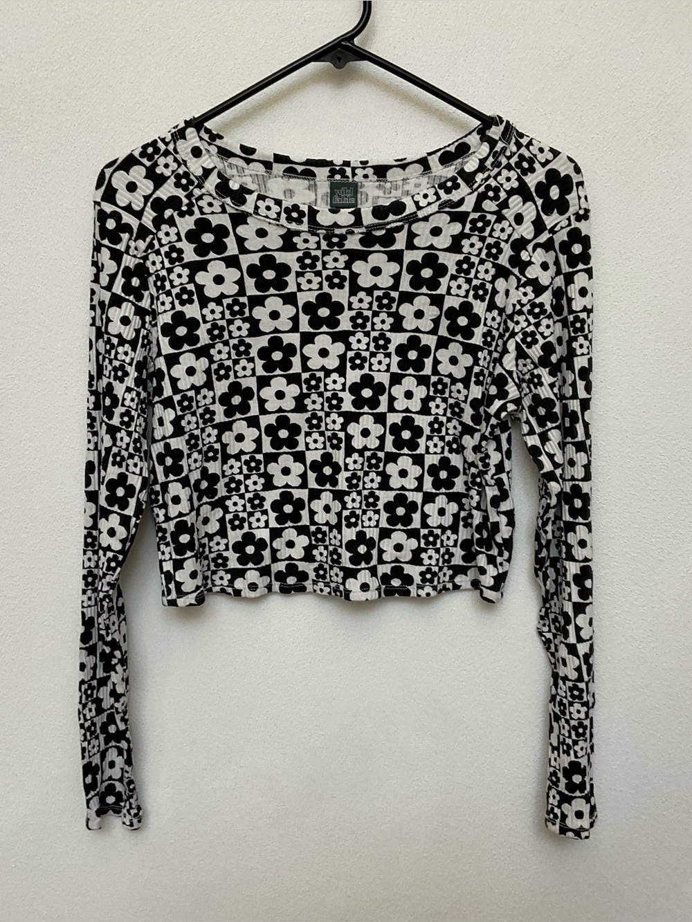 Wild Fable Black, White Retro Flower Print Long Sleeve Crop Top Size XL